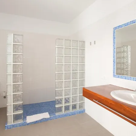 Aqua Villa *