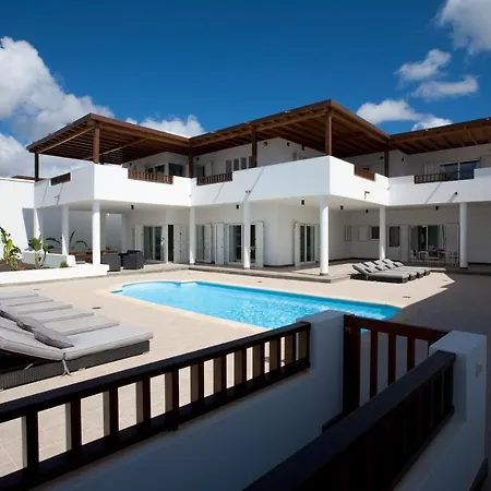 Aqua Villa